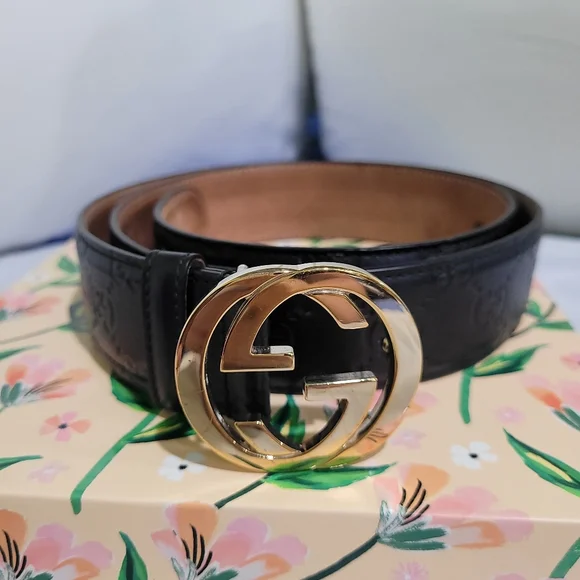 Gucci Black Leather Belt with Gold Buckle - Picture 9 of 10